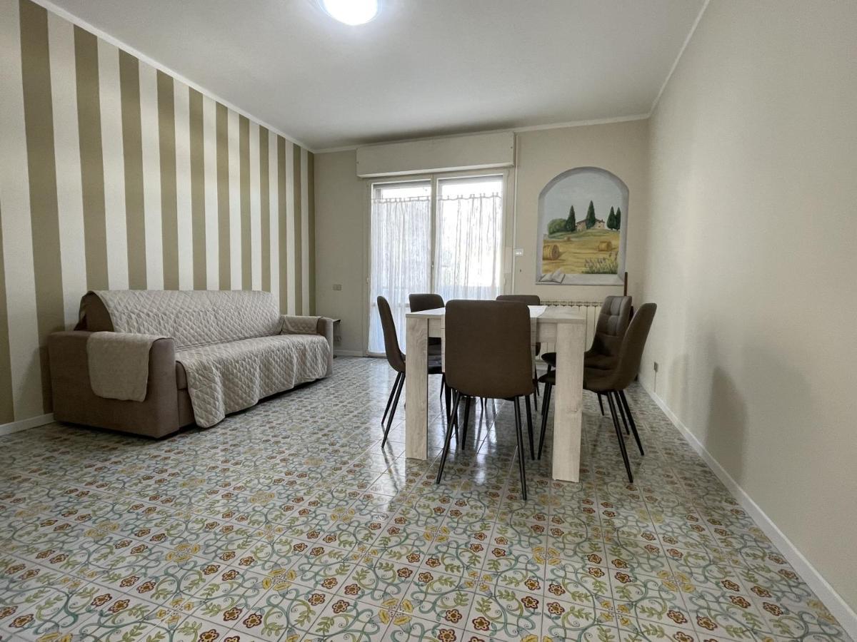 Stefano'S Guests House: 2 Bedrooms & Parking In Viareggio Extérieur photo
